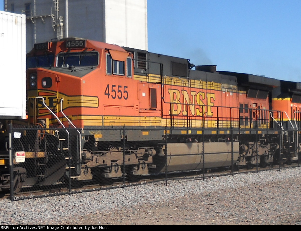 BNSF 4555